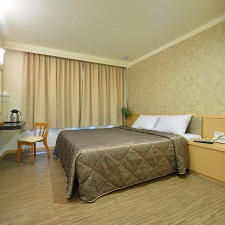 Ing Wang Hotel Tainan Bagian luar foto