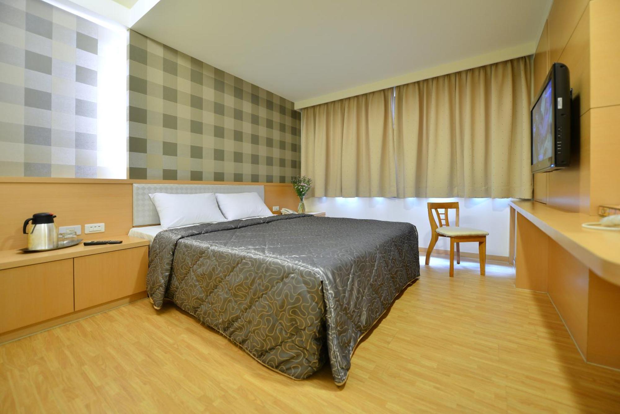Ing Wang Hotel Tainan Bagian luar foto