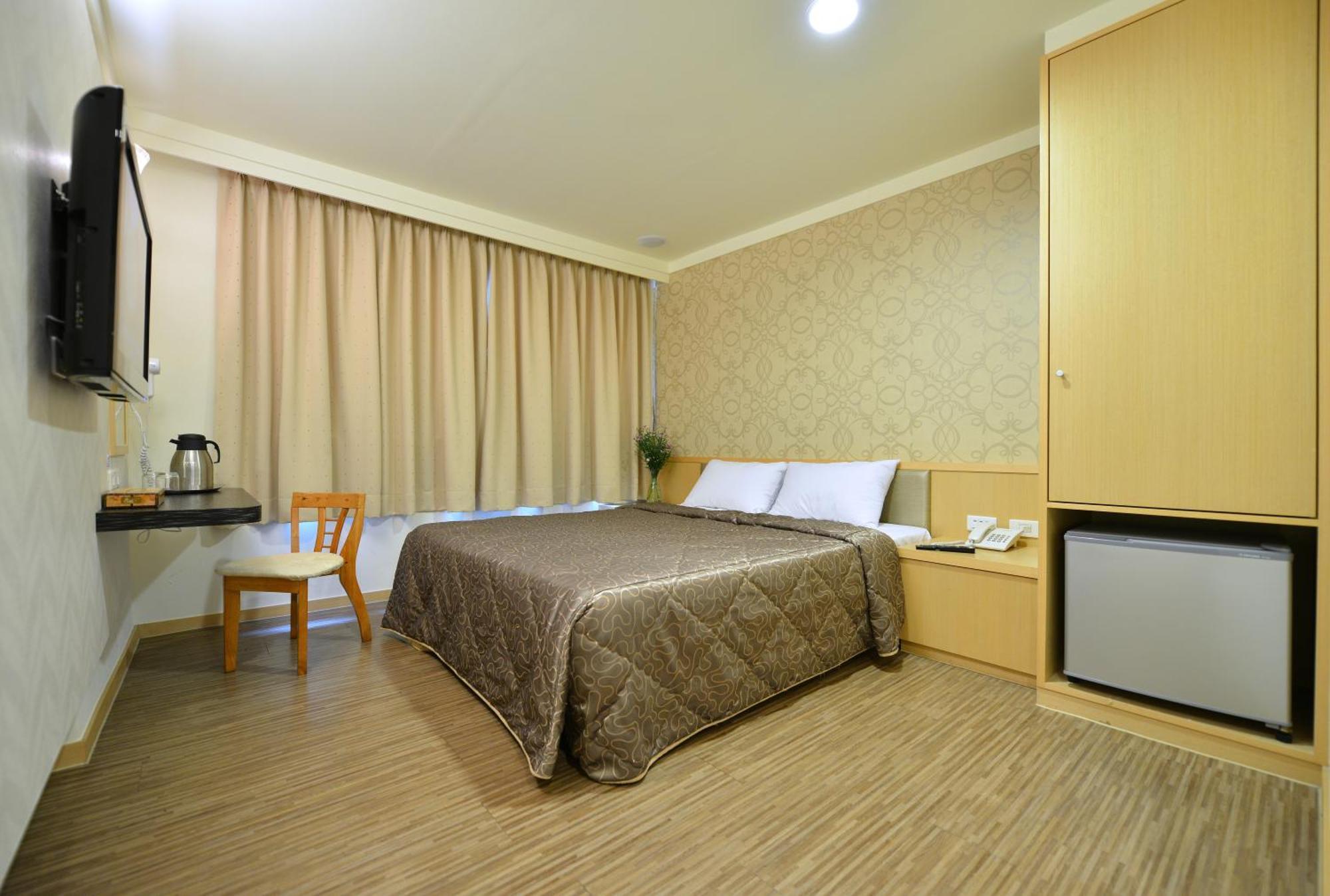 Ing Wang Hotel Tainan Bagian luar foto