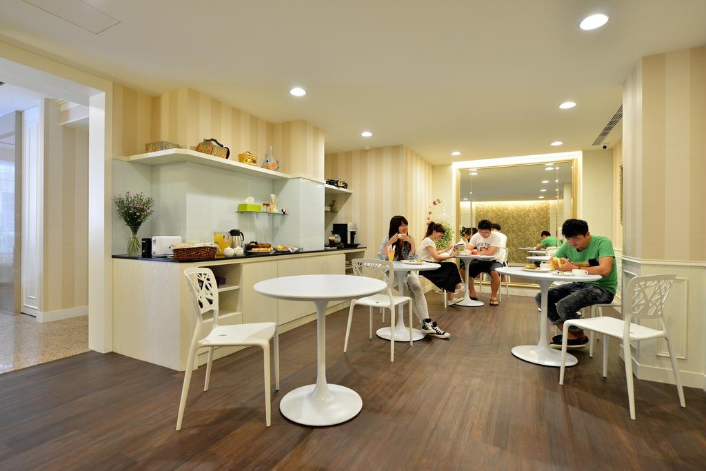 Ing Wang Hotel Tainan Bagian luar foto