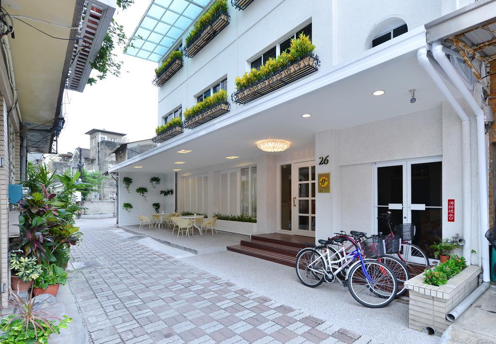 Ing Wang Hotel Tainan Bagian luar foto