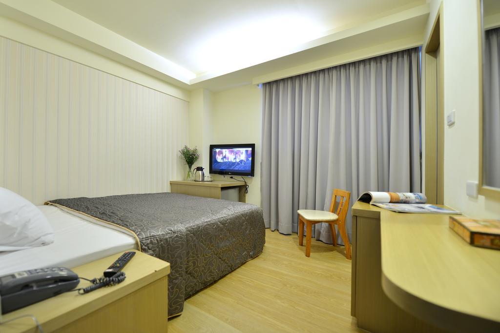 Ing Wang Hotel Tainan Bagian luar foto